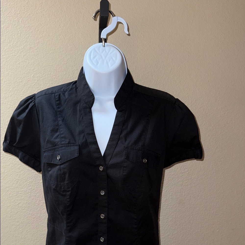 Express Essential Stretch Black Short Sleeve V-Neck Button-Up Top Women’s Size S - Picture 6 of 8